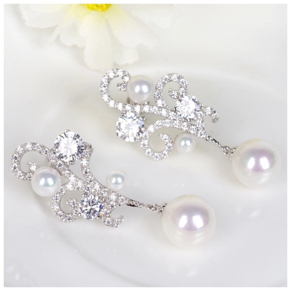 Swarovski Crystals Silver The Lais Earrings - Picture 4 of 5